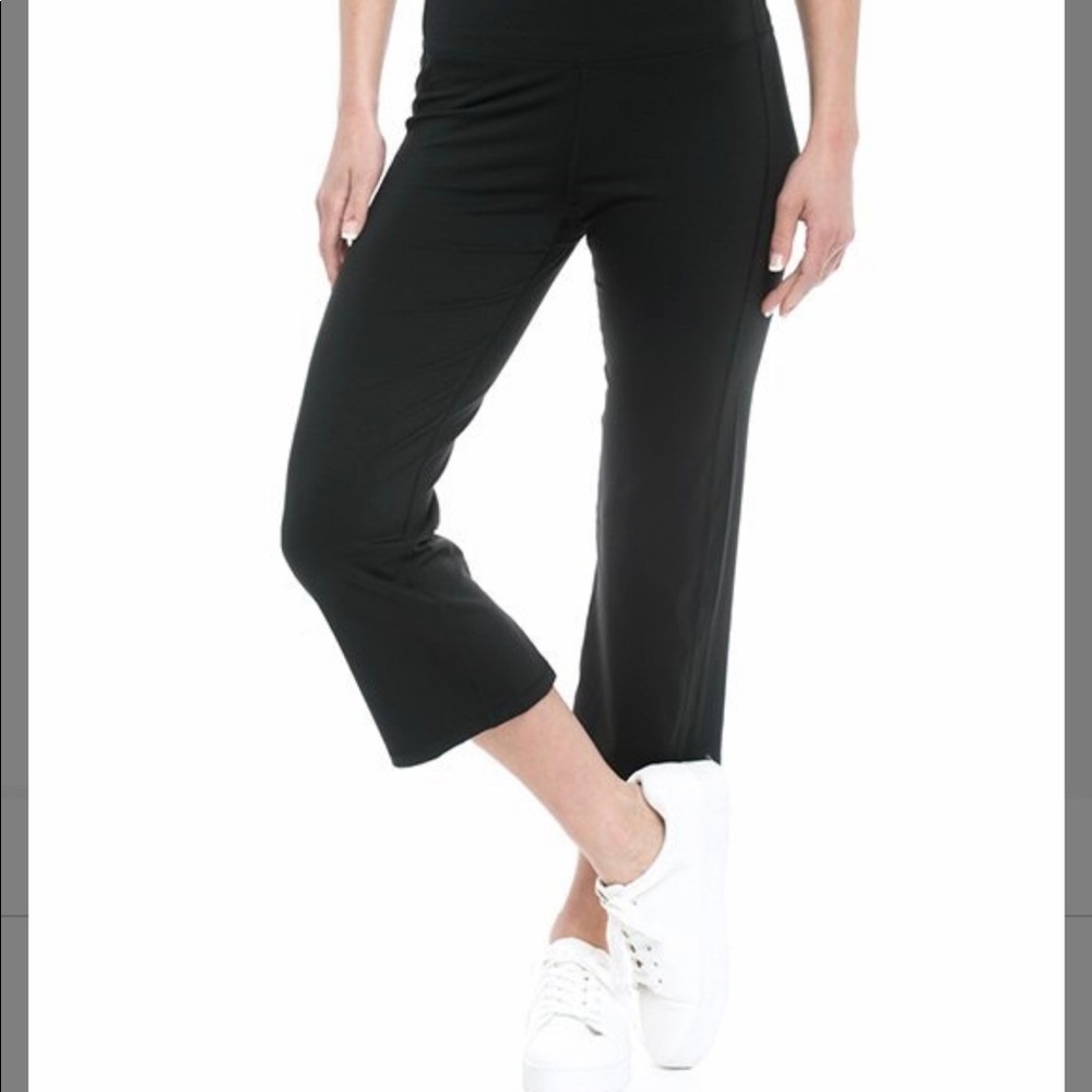 NWT Gaiam black 20” Om straight-leg capri yoga leggings